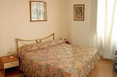 Hotel Cosmos 3*