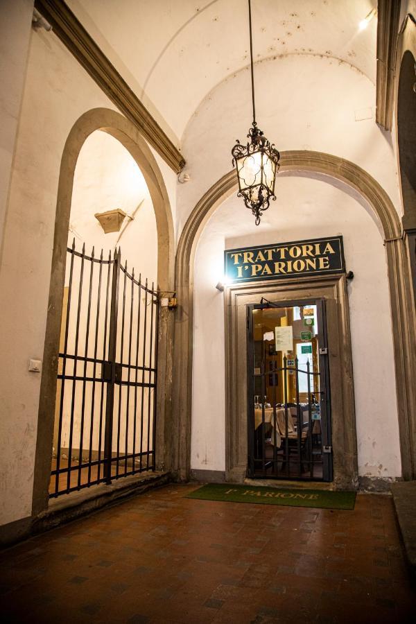 Studio In Tornabuoni Within A Renaissance Building Apartment