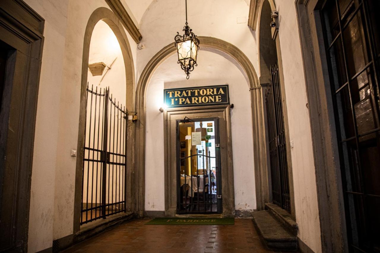 Studio In Tornabuoni Within A Renaissance Building Apartment