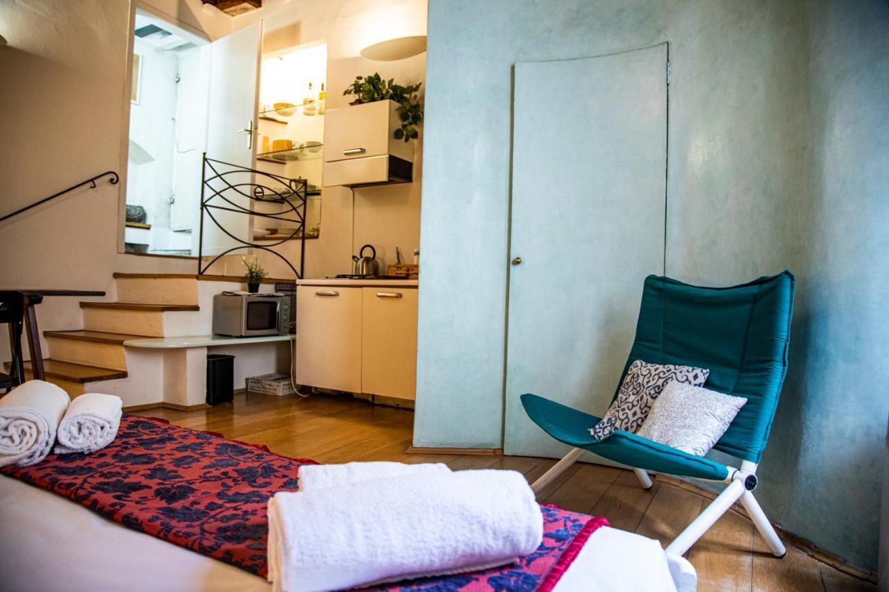 Studio In Tornabuoni Within A Renaissance Building Apartment *