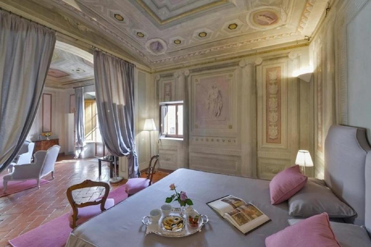Maggio Frescoes By Vacavilla Appartement