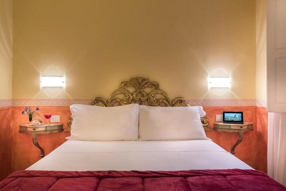 Residenza Conte Di Cavour&luxury Rooftop 3*