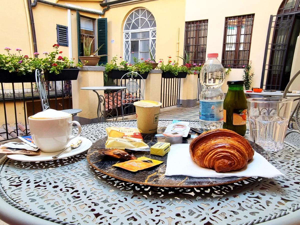 The Lux Couette-café *