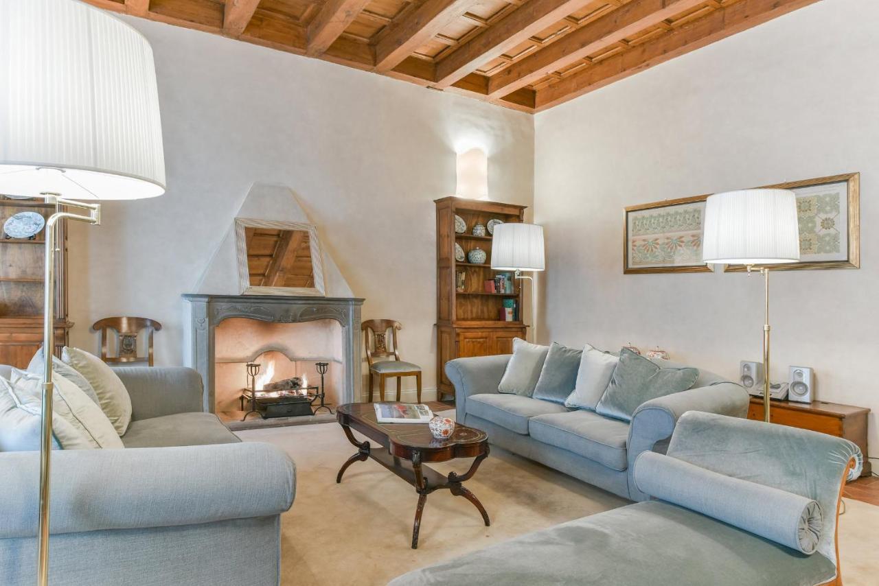 Apartment Pontormo With Fireplace In Oltrarno
