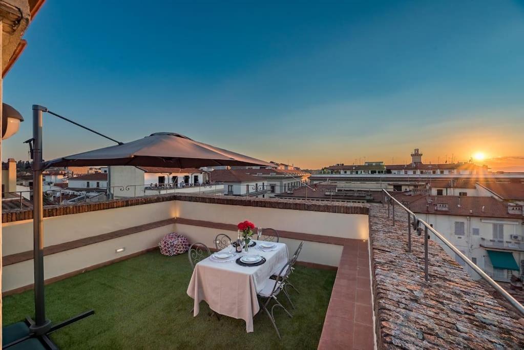 Luxury In Adimari's Tower With Terrace Apartment Florence