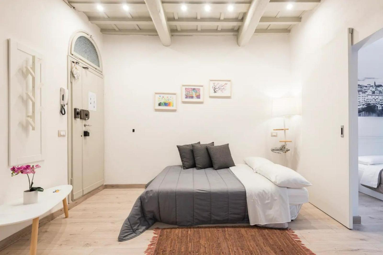 Cozy Near Ponte Vecchio Apartment Florence