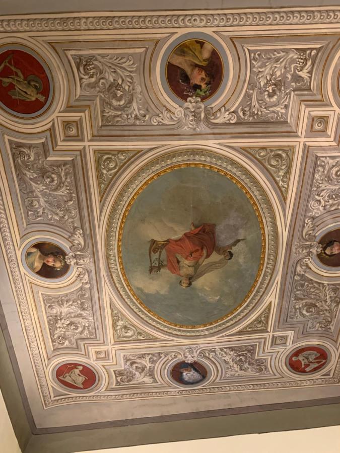 In The Heart Of Couette-café Florence