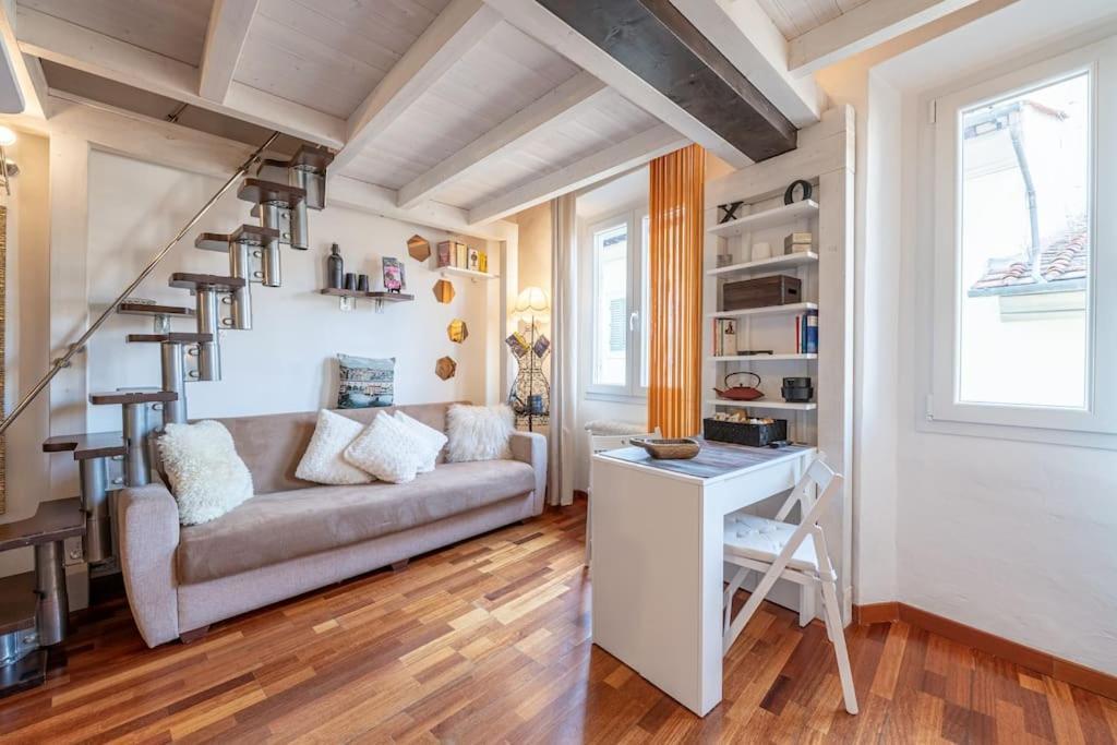 Uffizi Gallery In The Heart Of The Apartment