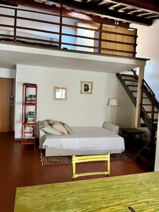 Spacious Near Arno River Apartment