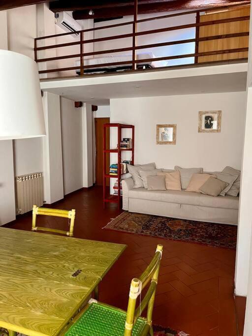 Spacious Near Arno River Apartment Florence