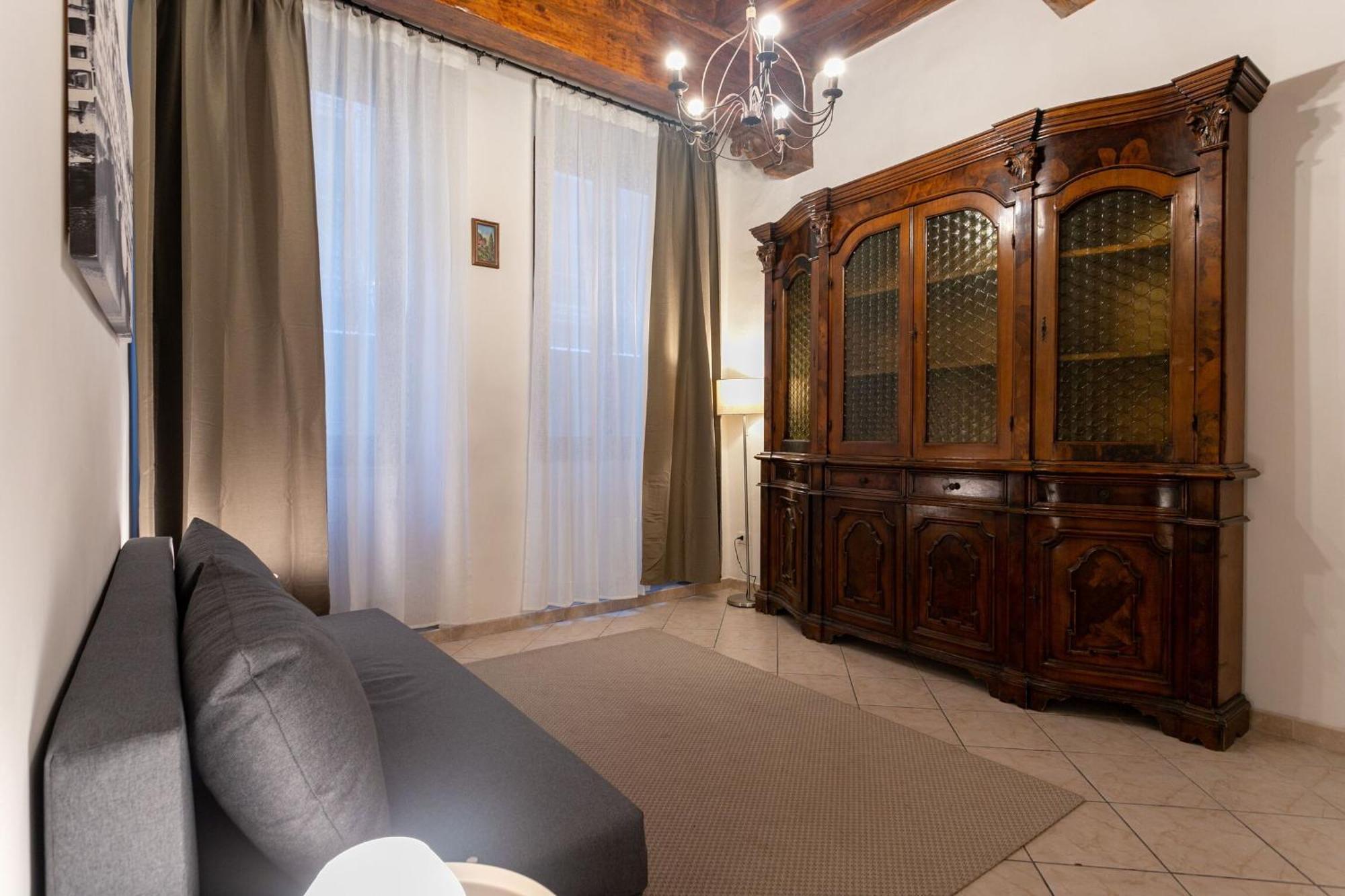 Apartment La Bottega Di Botticelli By Halldis Florence