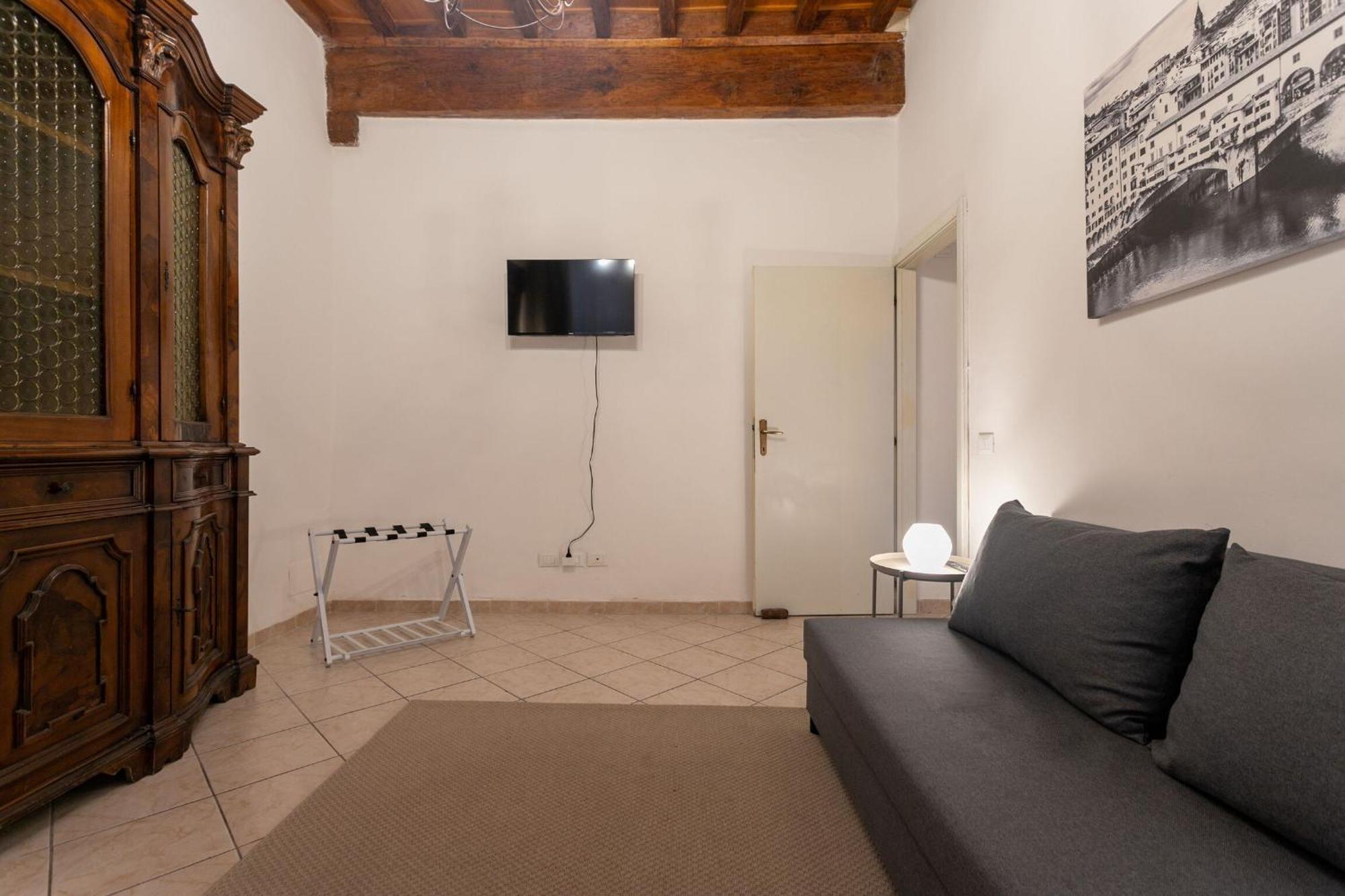Apartment La Bottega Di Botticelli By Halldis