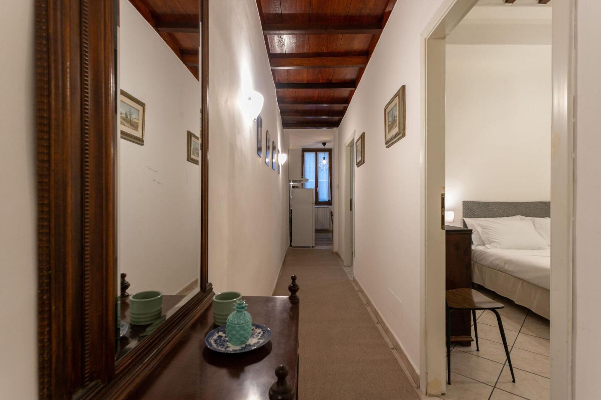Apartment La Bottega Di Botticelli By Halldis *