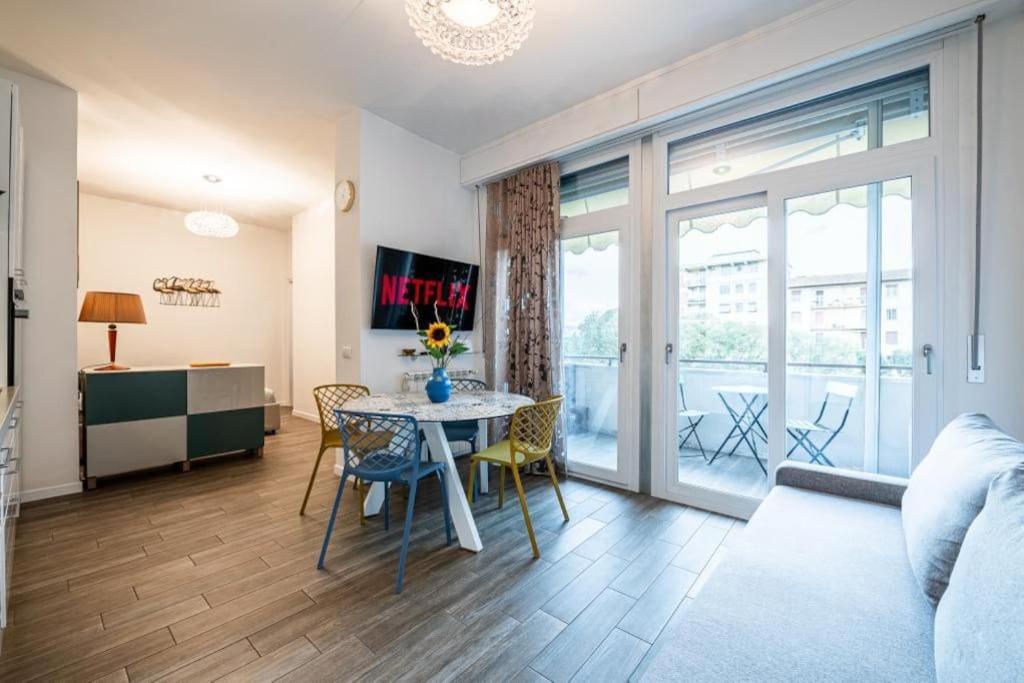 Apartment Blue House Near Parco San Donato *