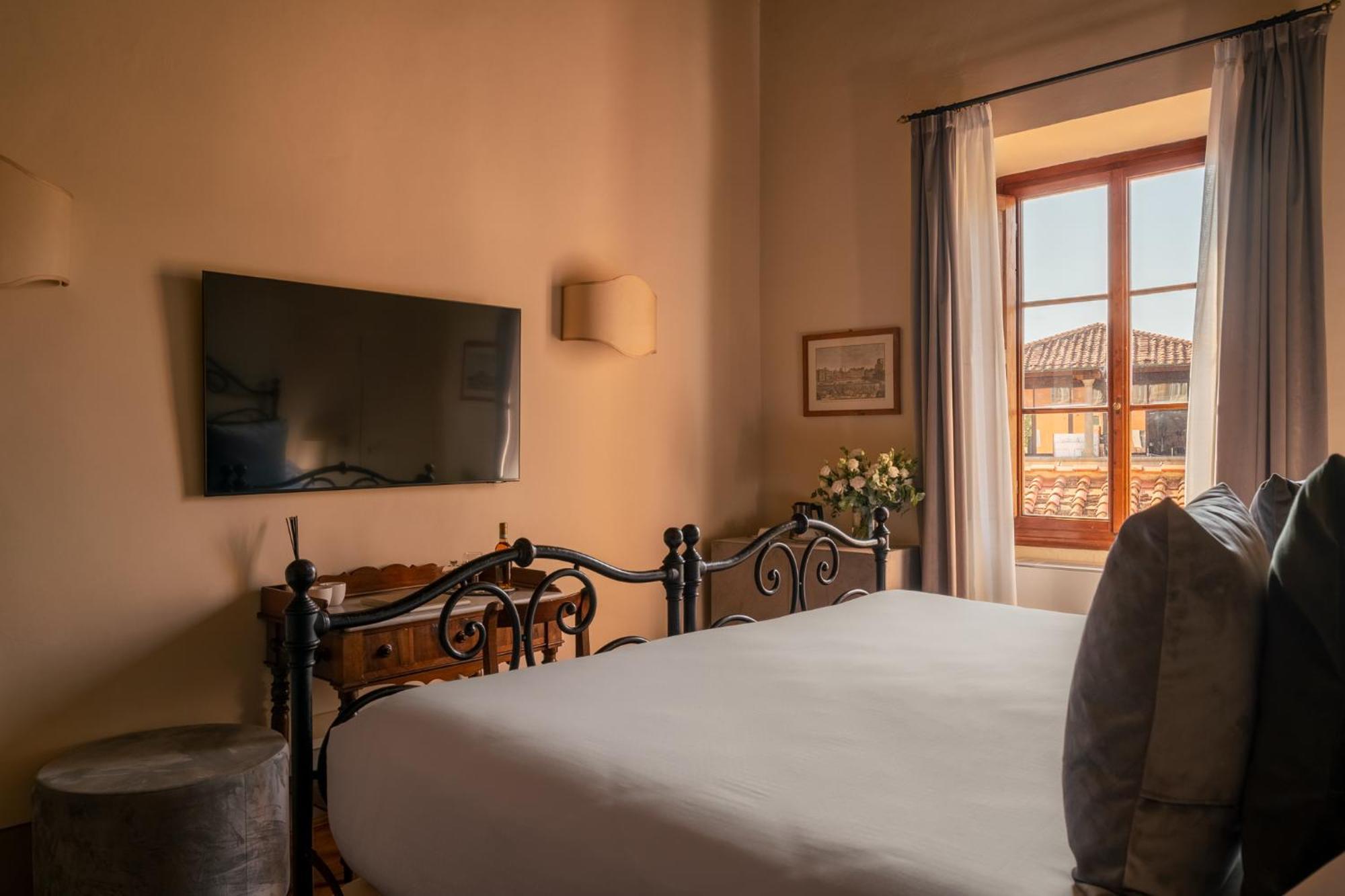 Hotel Loggiato Dei Serviti 3*