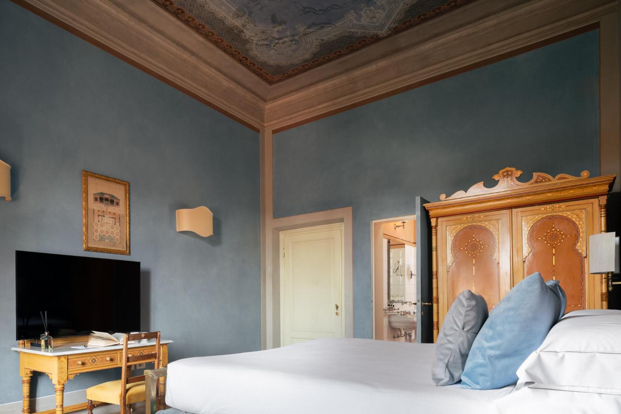 Hotel Loggiato Dei Serviti 3*