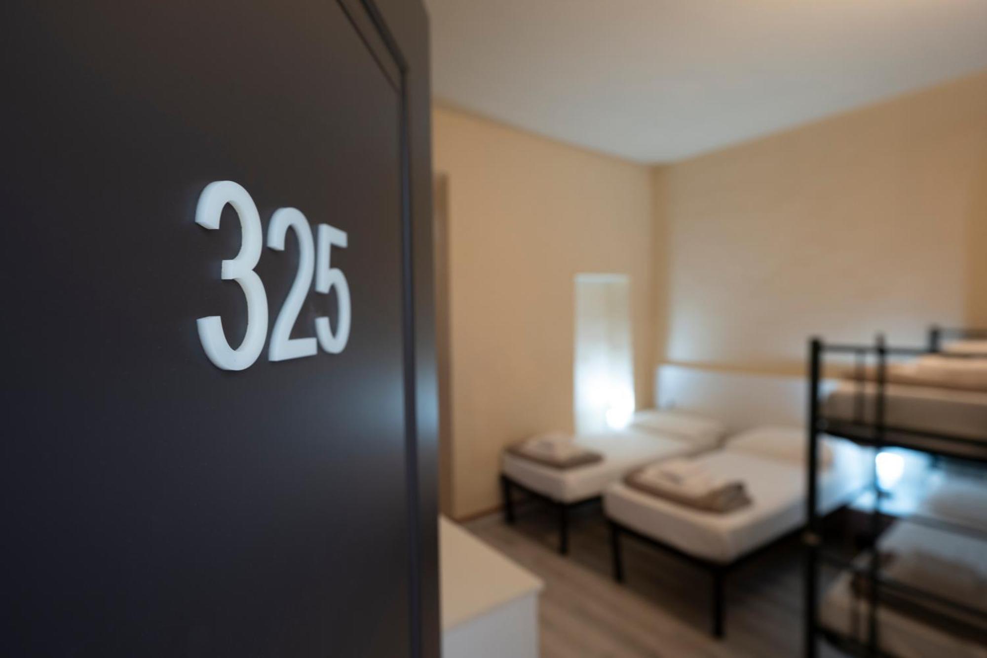 Auberge de jeunesse & 7 *