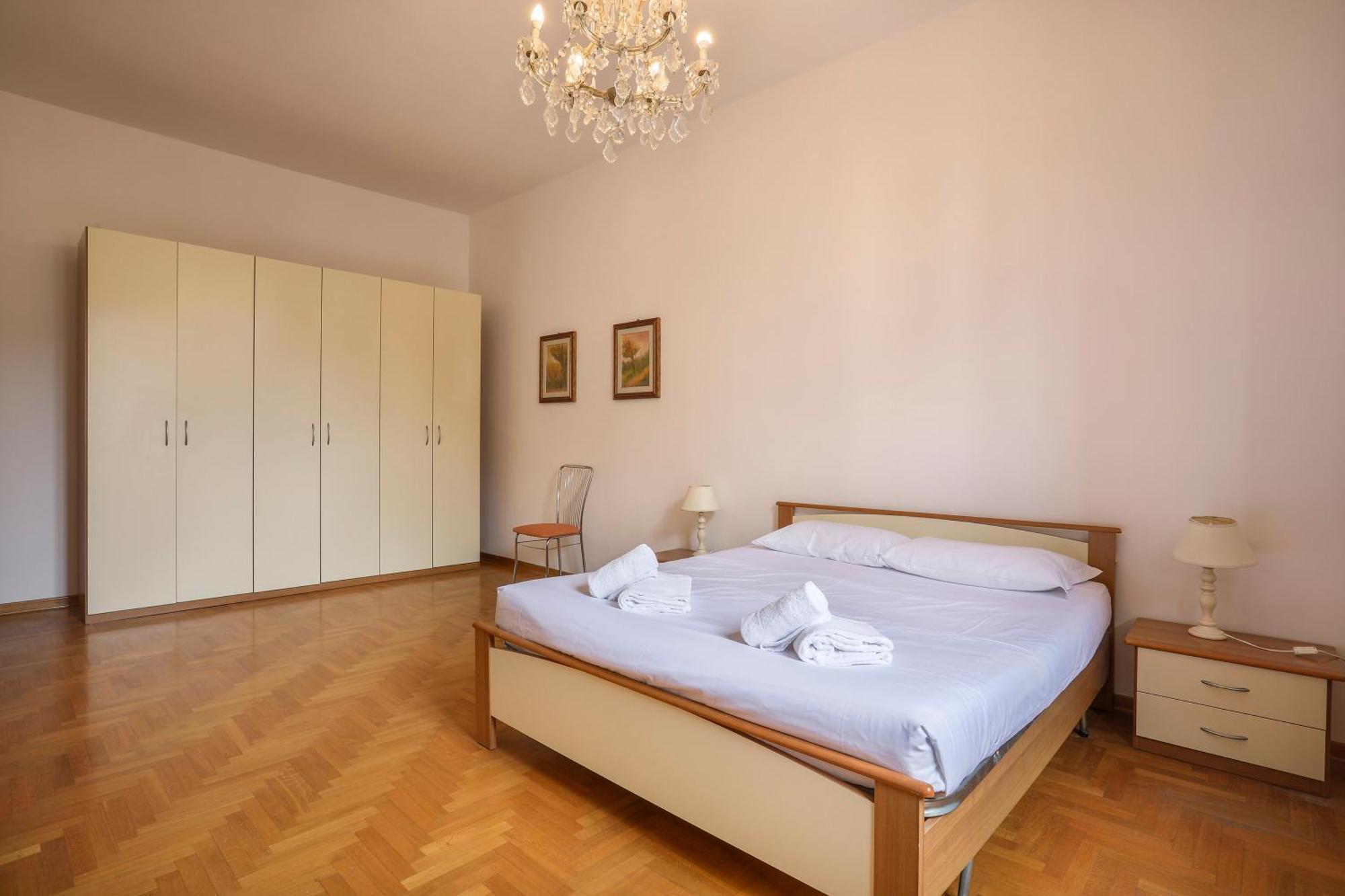 Spacious 3 Bedroom Appartement Florence