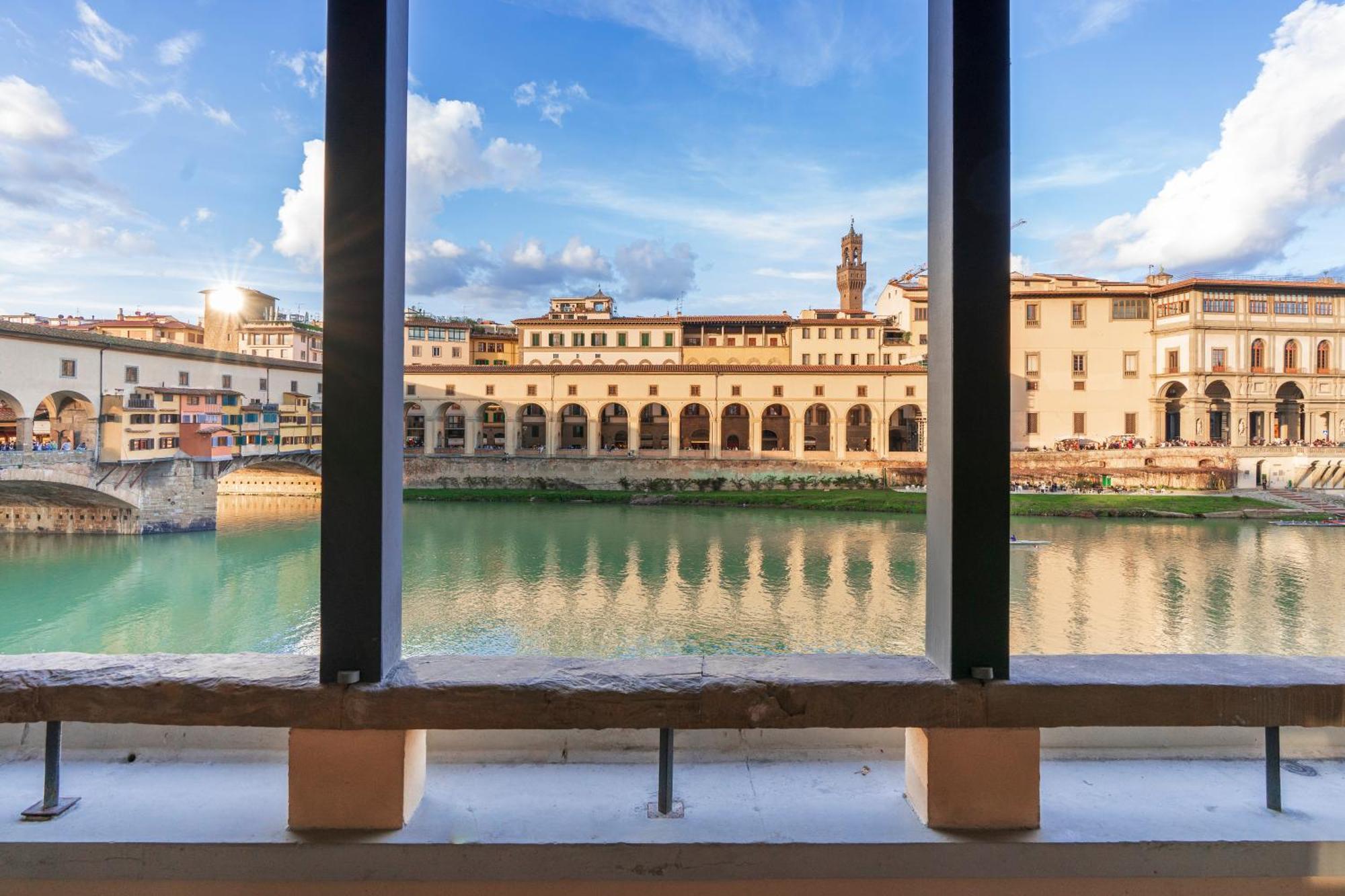 Terrace On Ponte Vecchio -dream View- Florence
