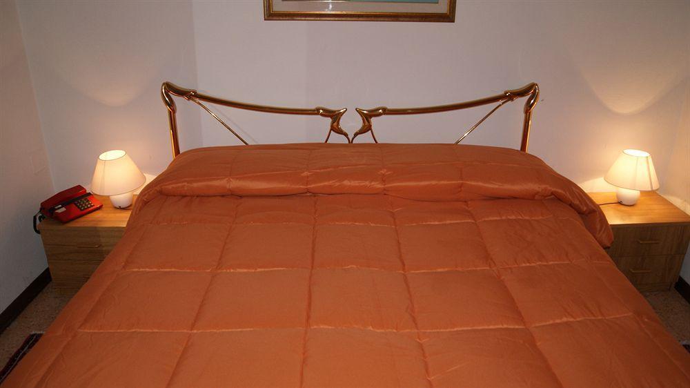 Cosmos Hotel 3*