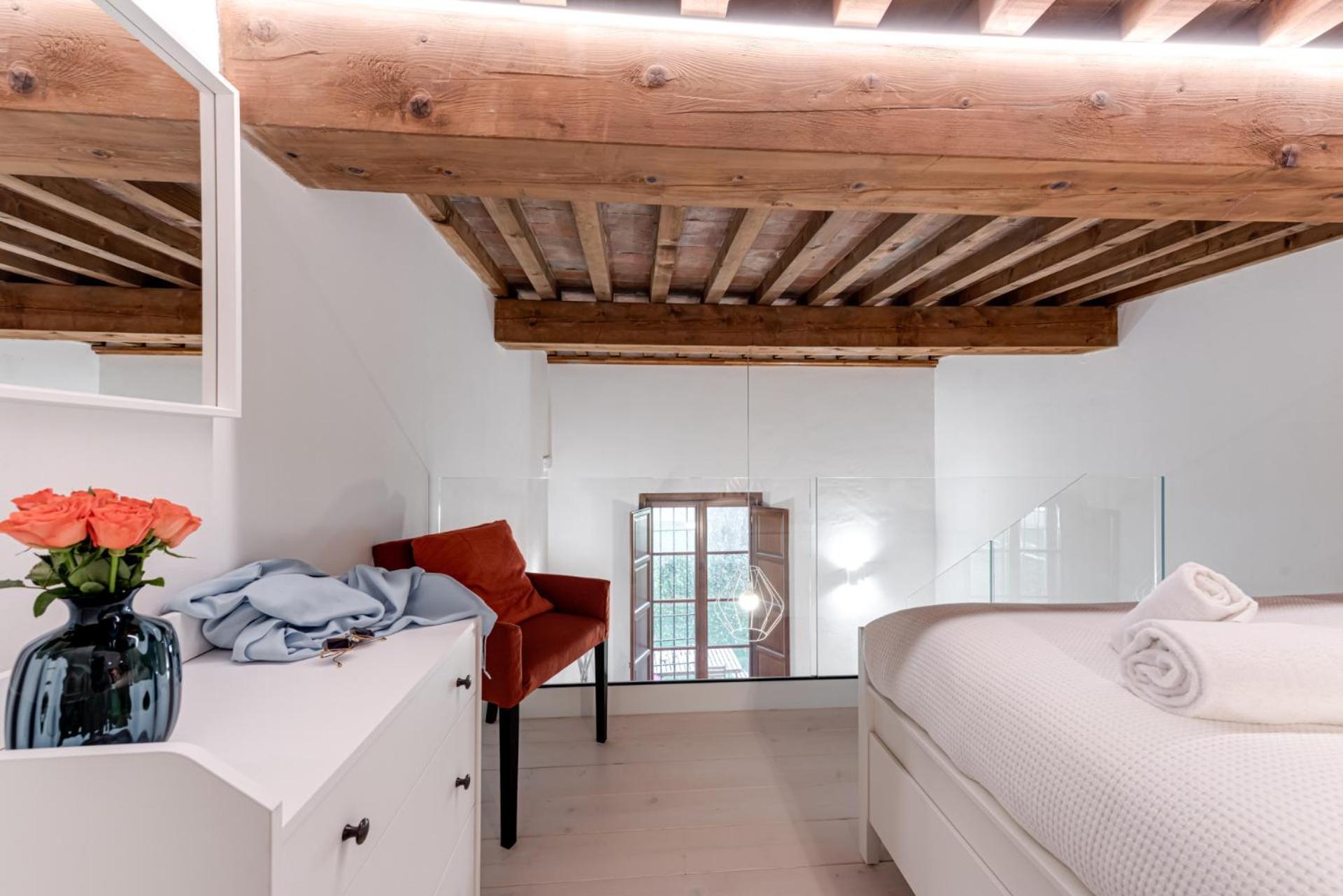 Tommy - Sweet Dreams In Apartment Florence