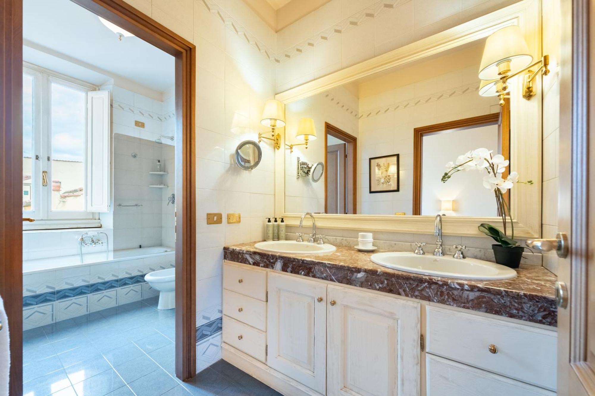 Appartement Via Panzani 16, 3th Floor - Antonella - Elegant & Spacious, 3-bedroom In Historic Center *