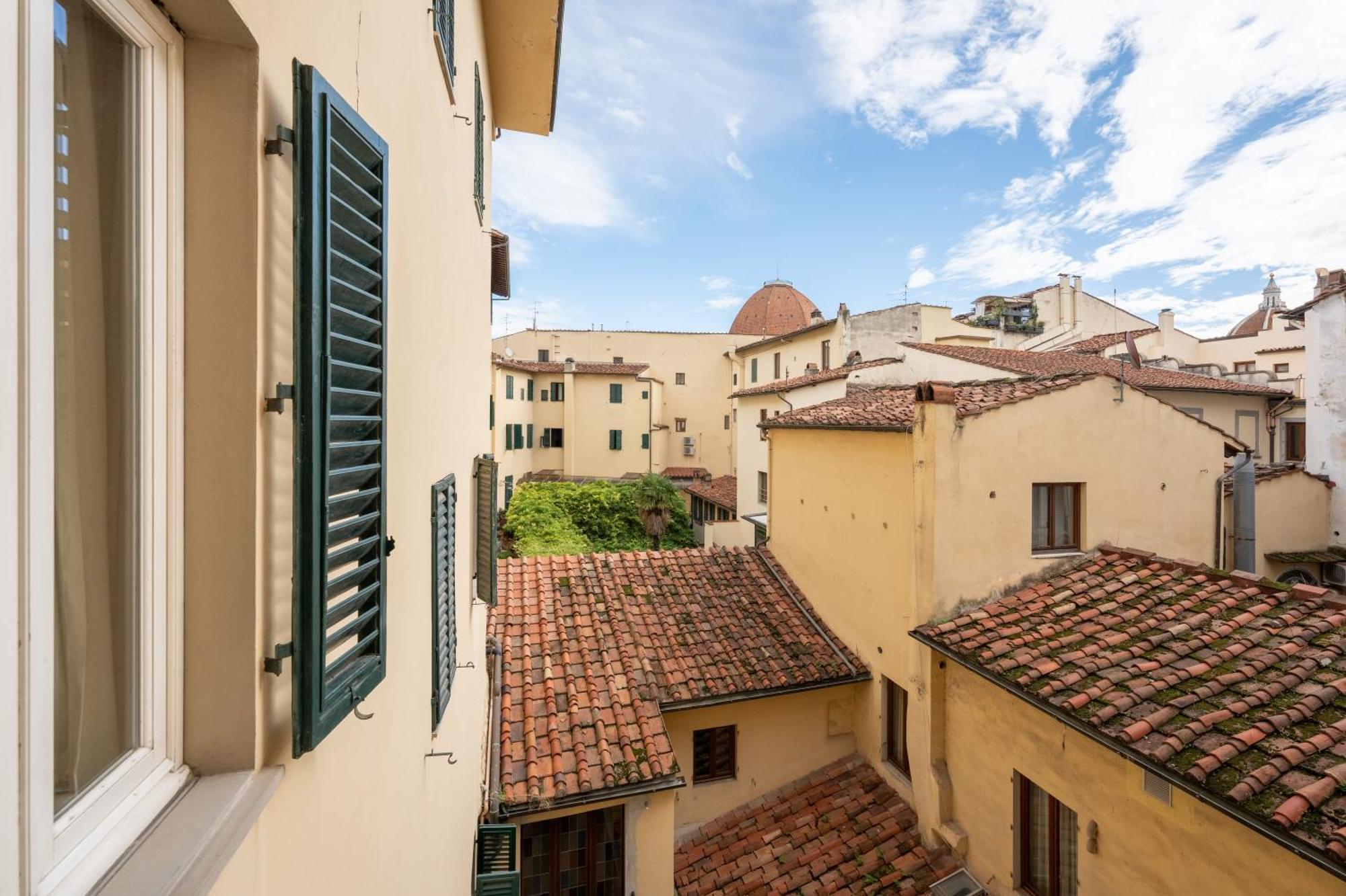 Via Panzani 16, 3th Floor - Antonella - Elegant & Spacious, 3-bedroom In Historic Center Appartement
