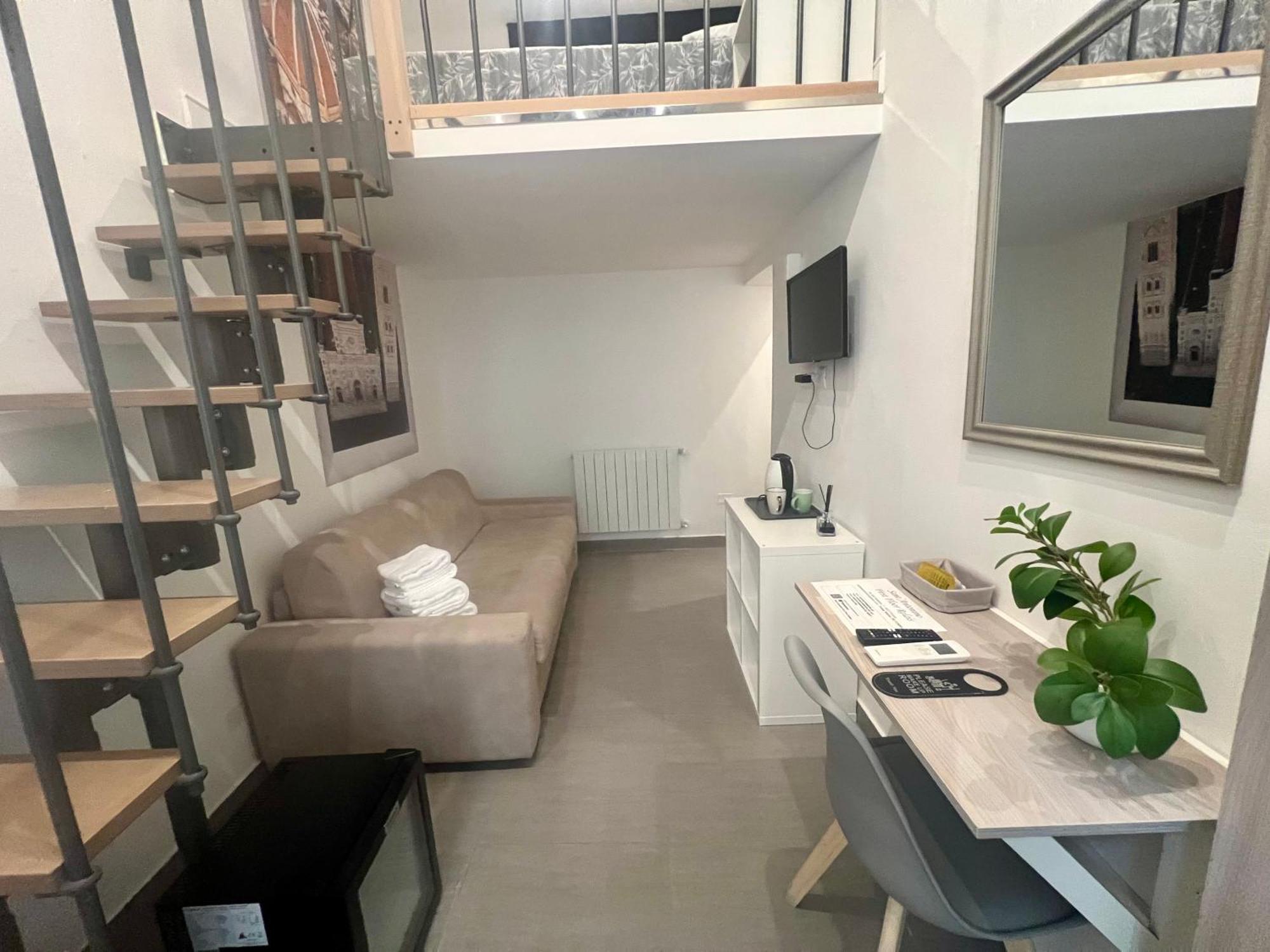 Sant Antonino First Floor Relais Guest house *
