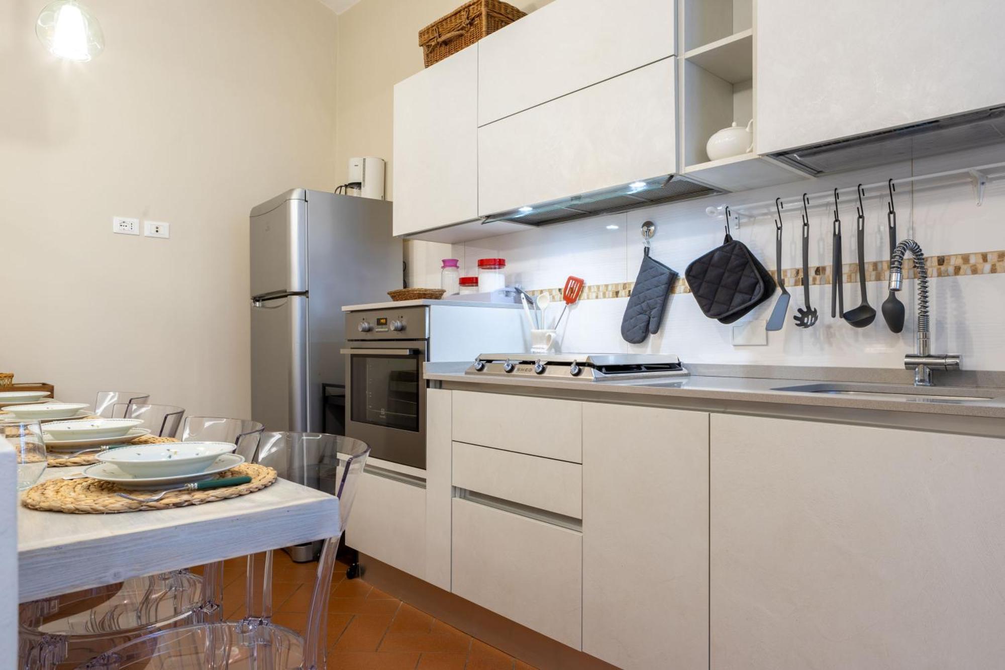 Sant'ambrogio Elegant Apartment *