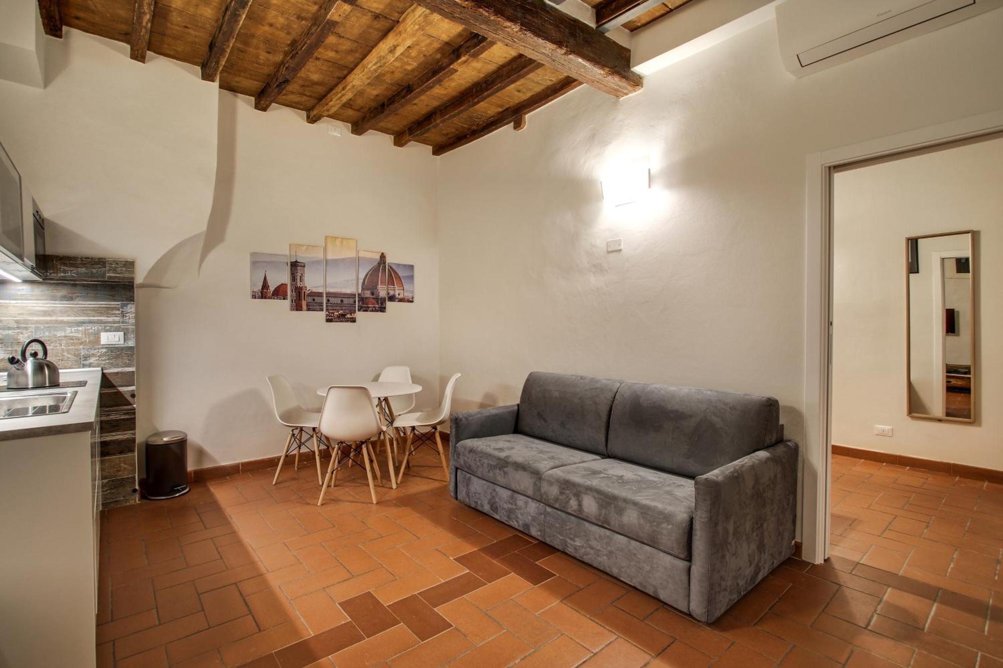 Apartment Pilastri Near Santa Croce