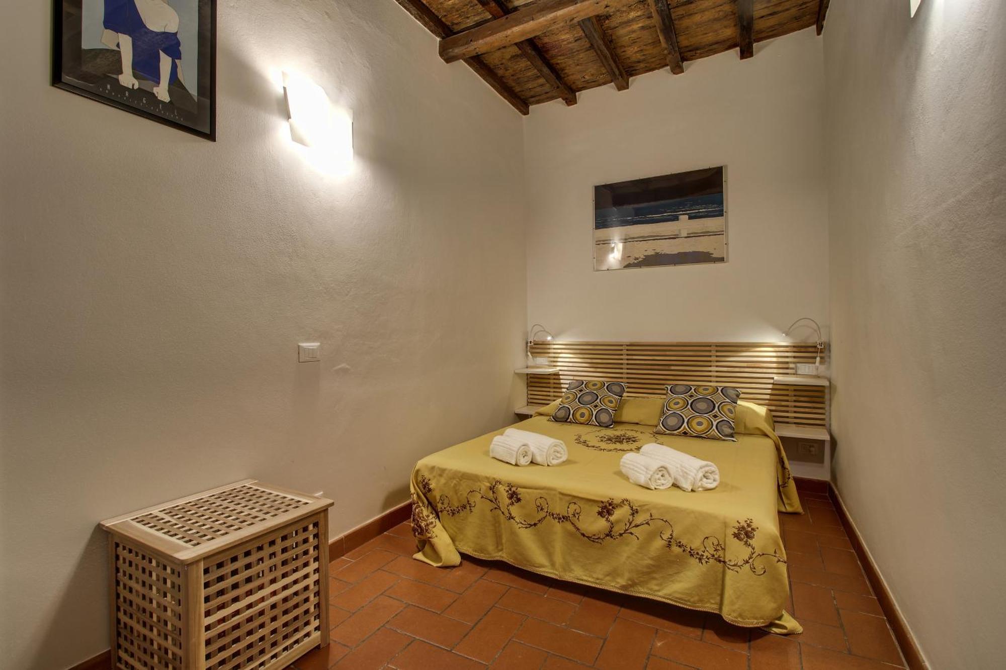 Pilastri Near Santa Croce Apartment Florence