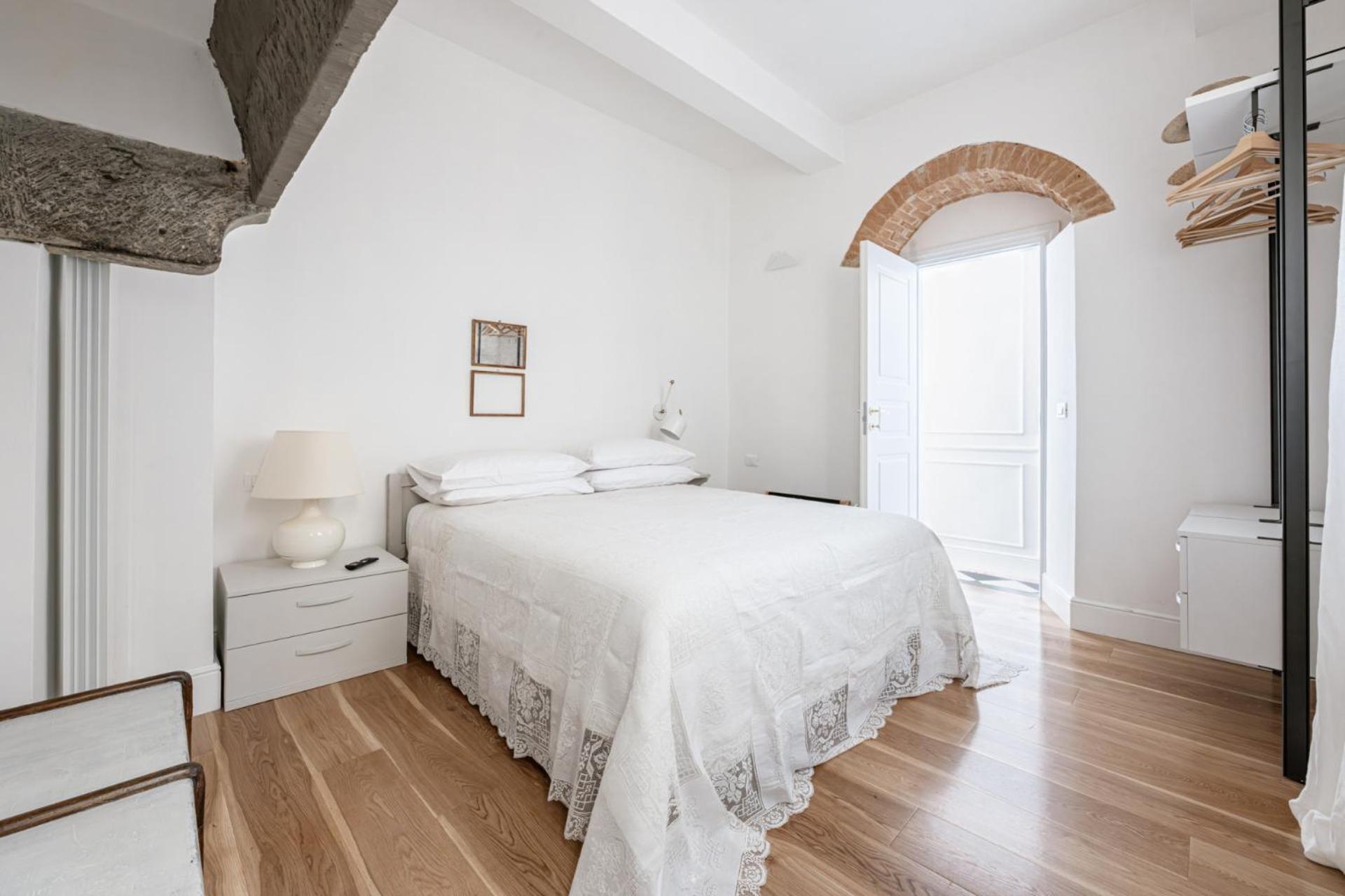- Frescoes Elegance