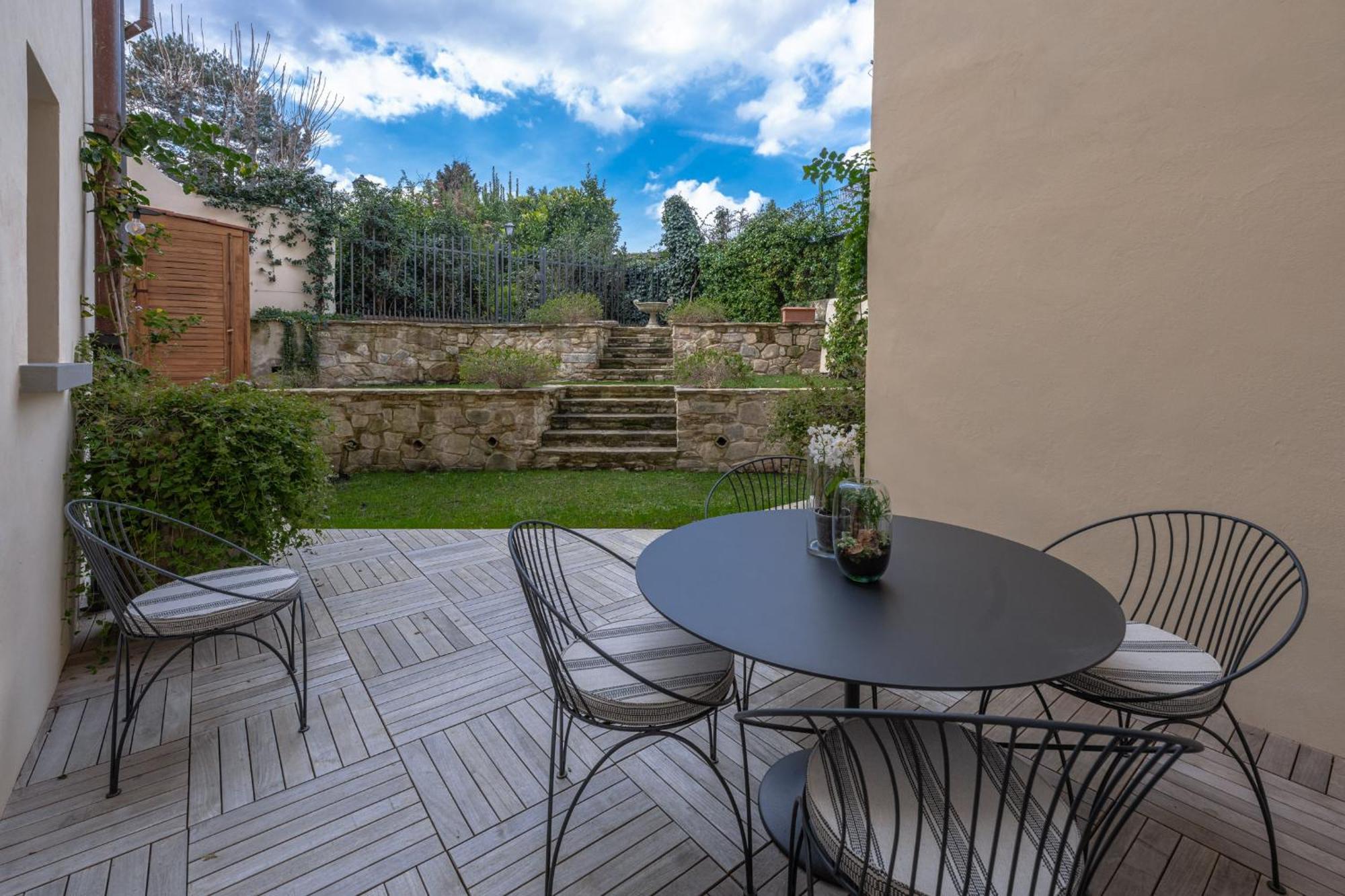 Apartment - Galileo's Garden At Ponte Vecchio *