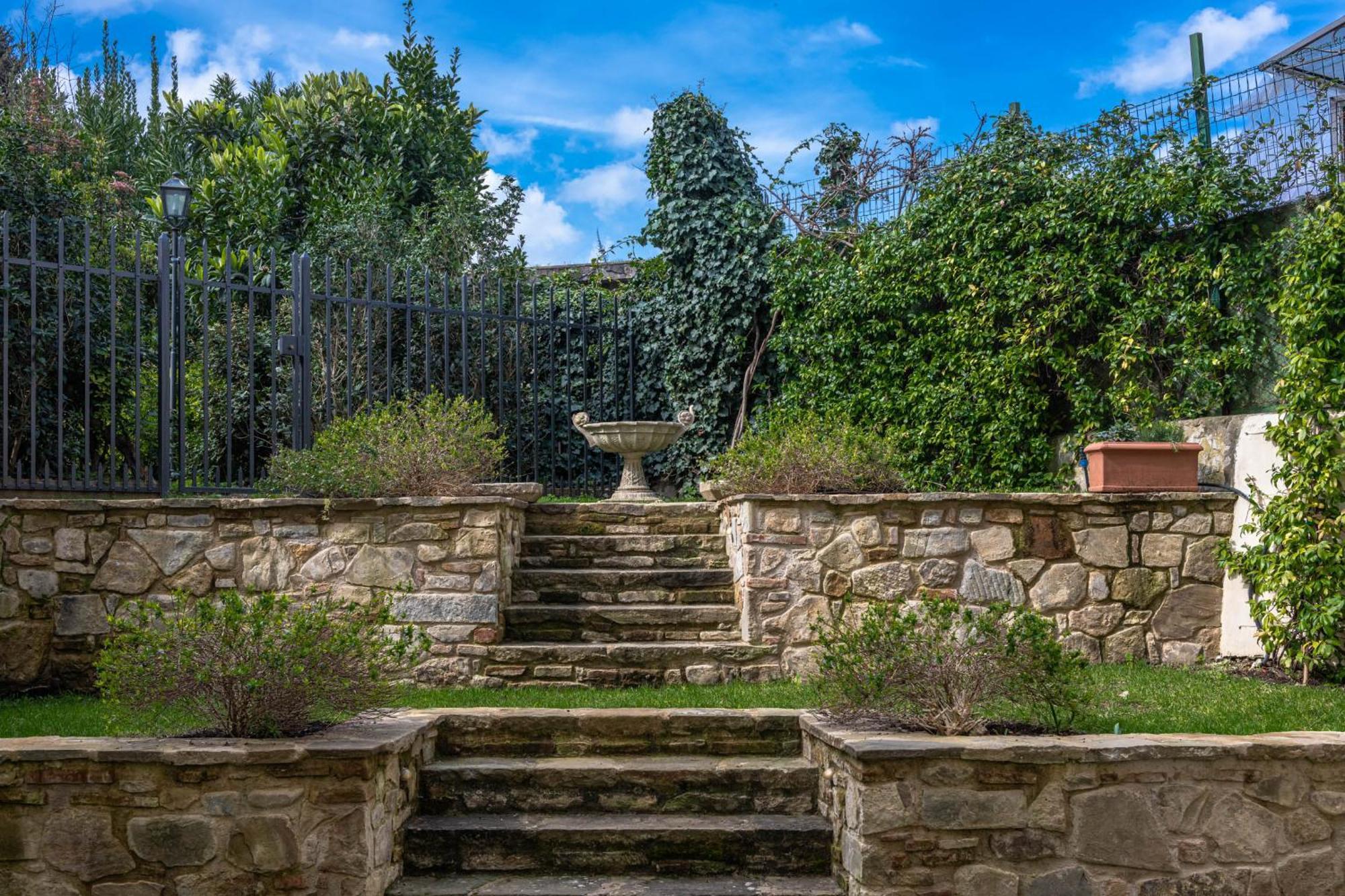 - Galileo's Garden At Ponte Vecchio Apartment Florence