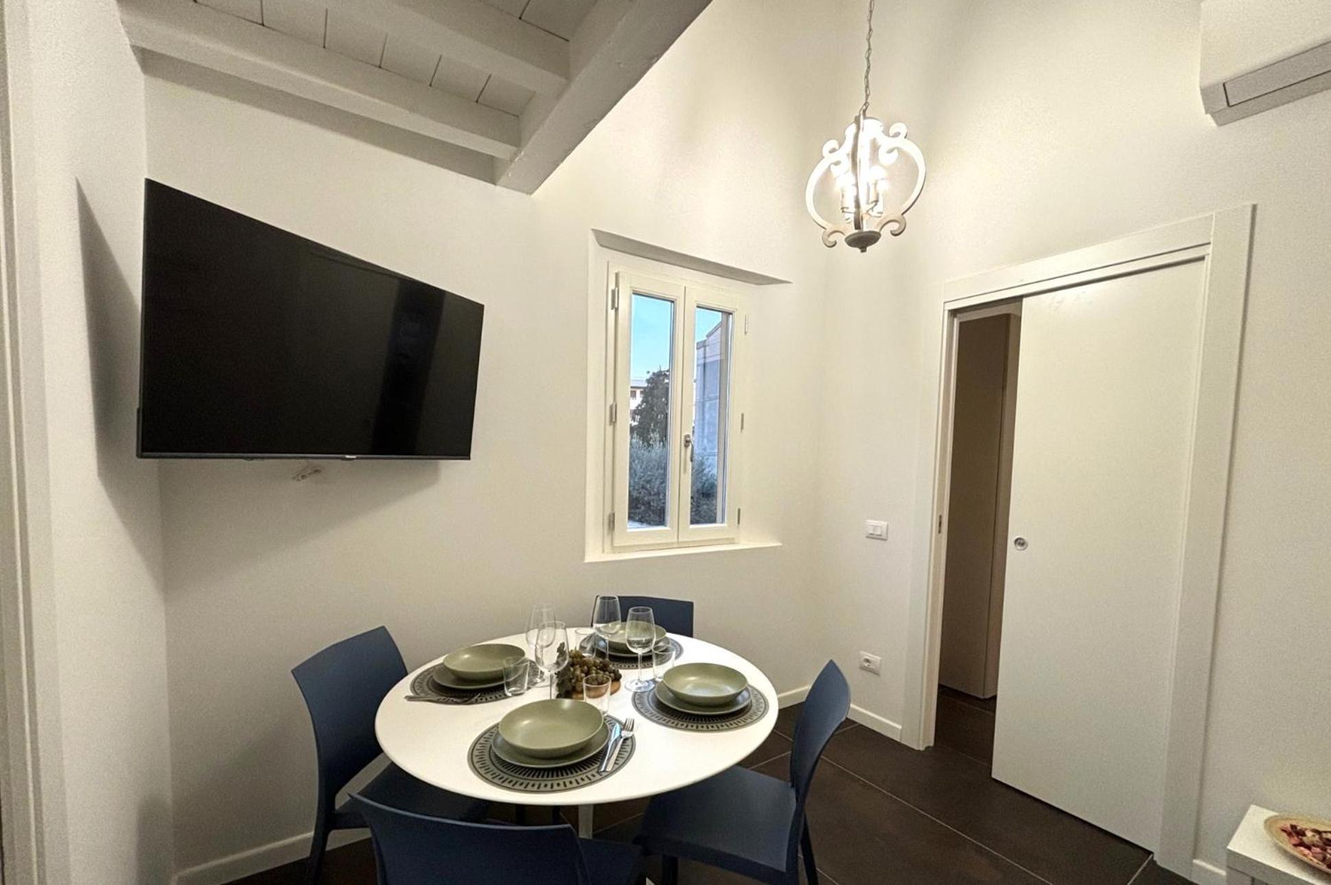 Purple Lily Apartment *