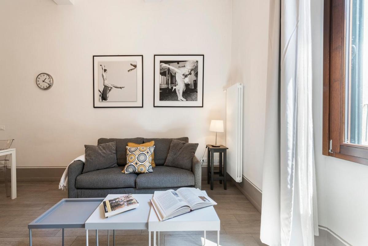 750 Eur - Unique Design 4 Bed Apartment Apartment