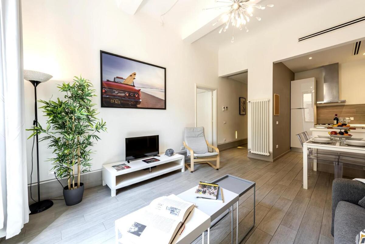 750 Eur - Unique Design 4 Bed Apartment Apartment *