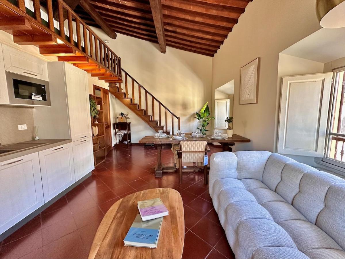 Ad Rondinelli, Apartment Florence