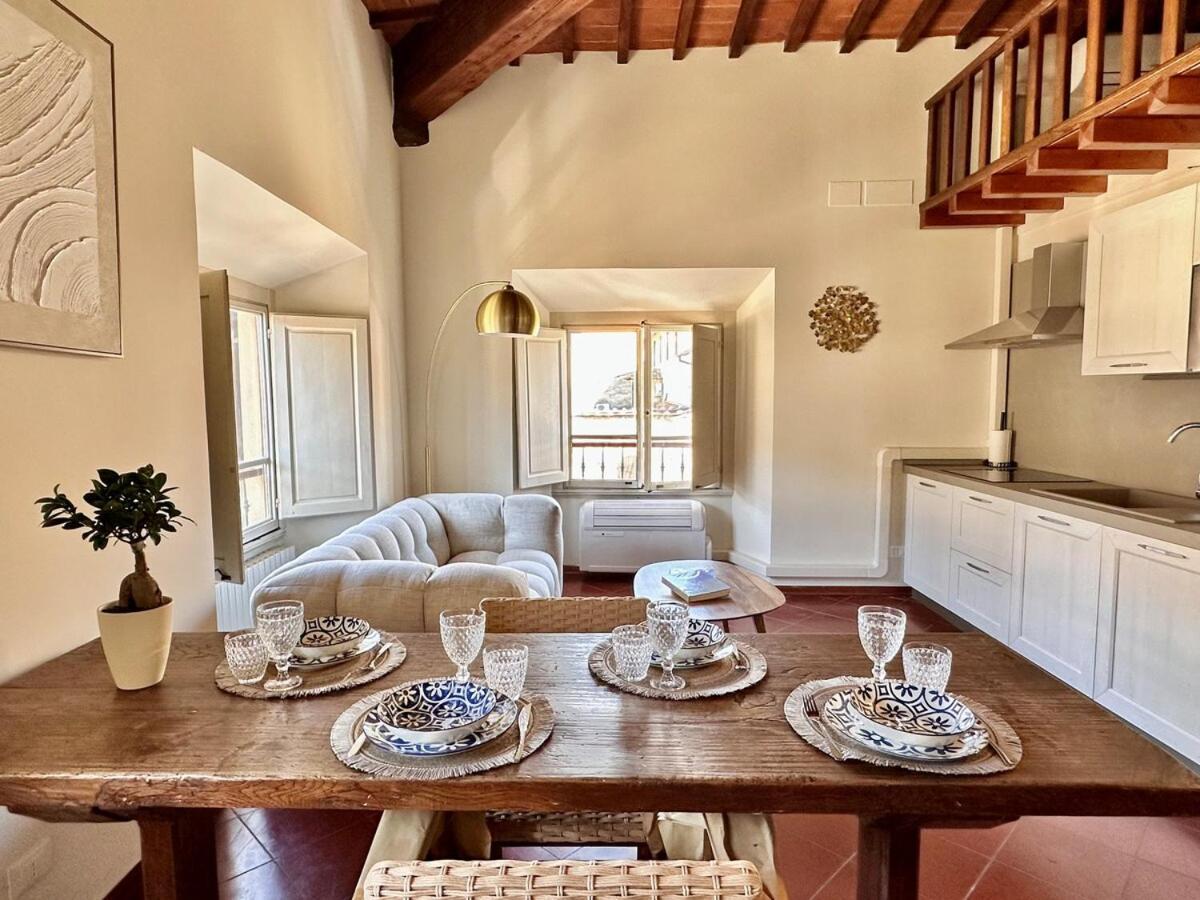 Ad Rondinelli, Apartment Florence