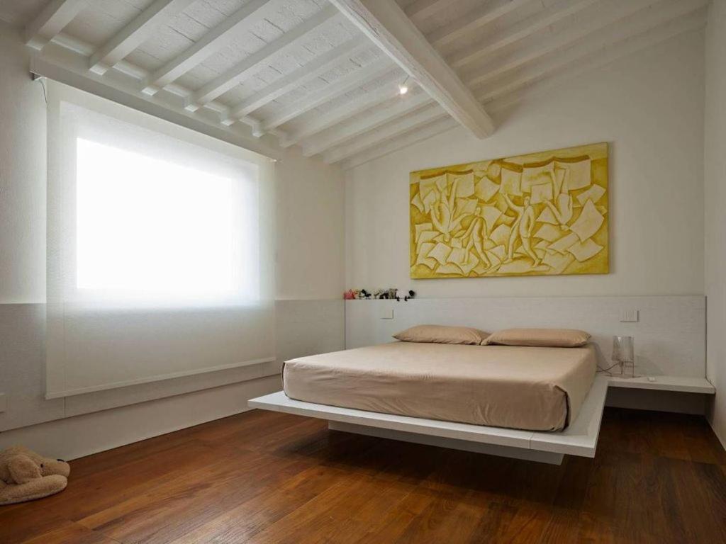 Apartment 750 Eur - Unique Design 4 Bed Apartment Florence