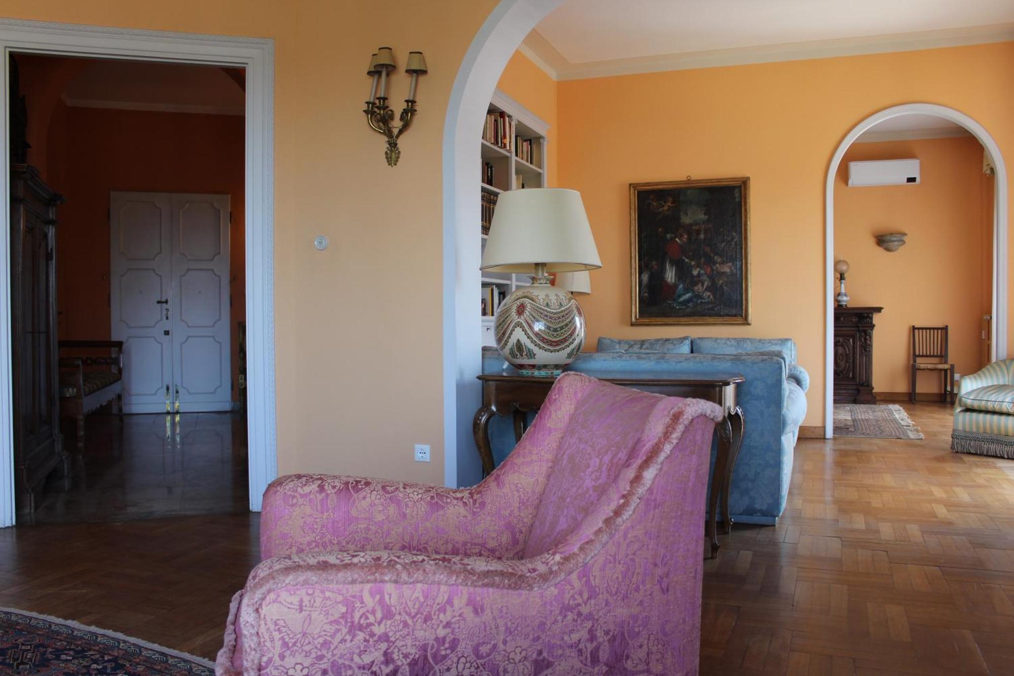 Art Montebello Family Apartment