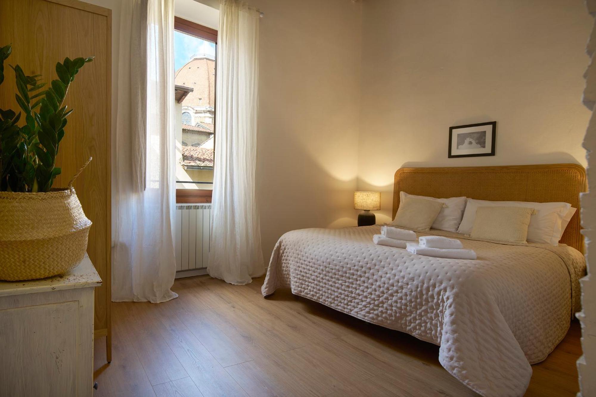 Great Apts Few Steps To The Duomo Apartment *