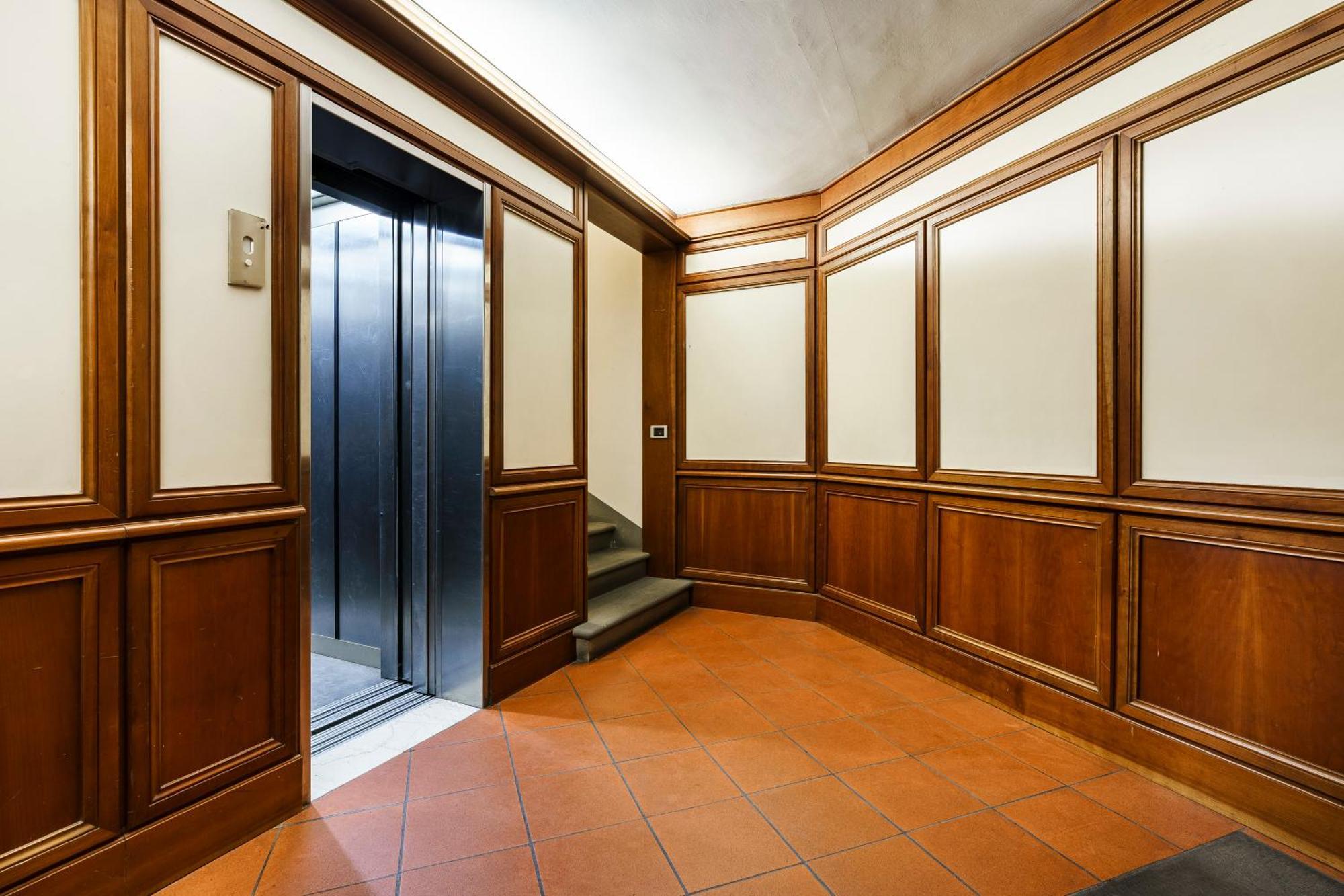 Ad Rondinelli, Apartment