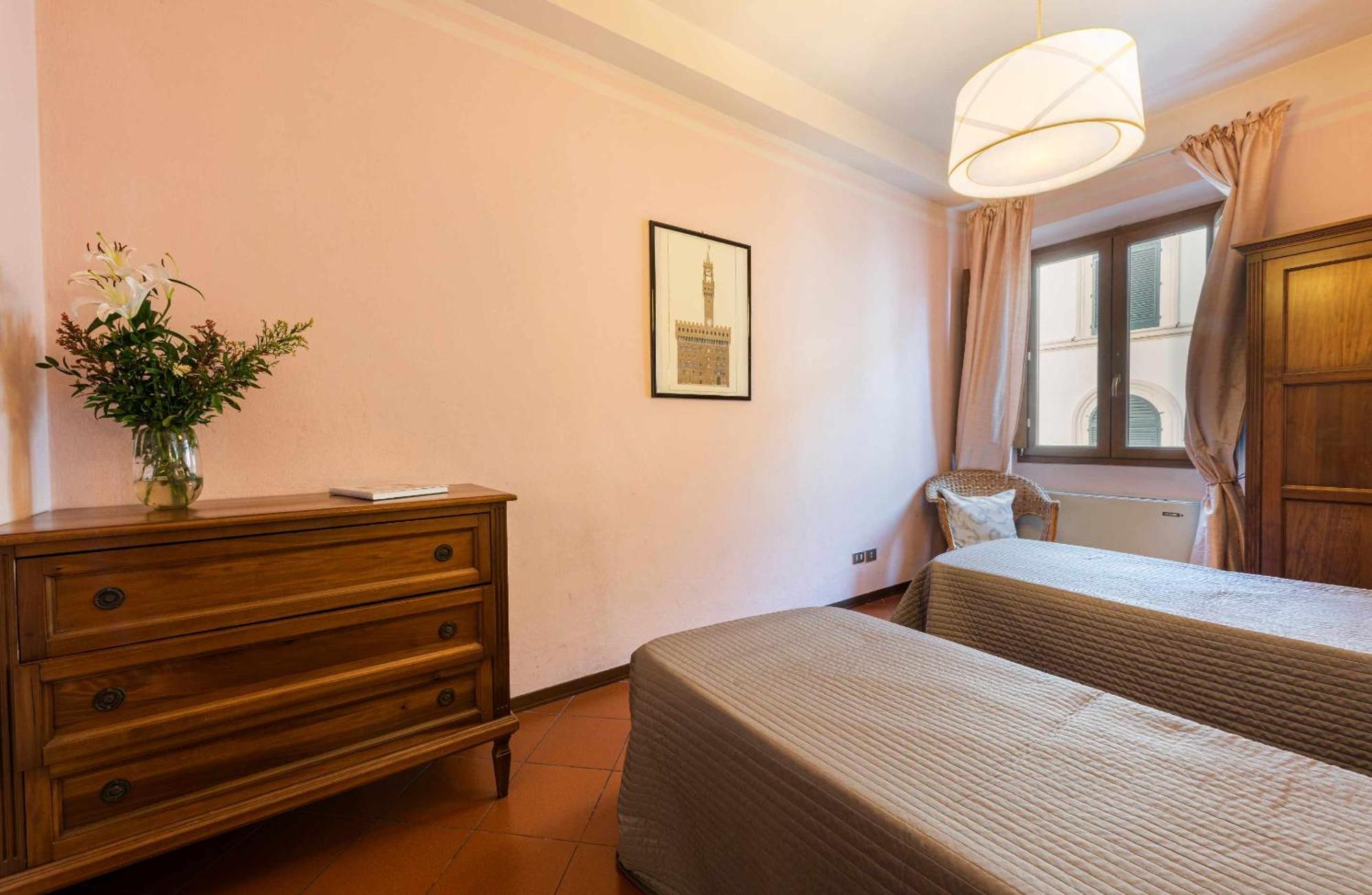 Florence- Ariento Bacco 3bdr San Lorenzo Apartment
