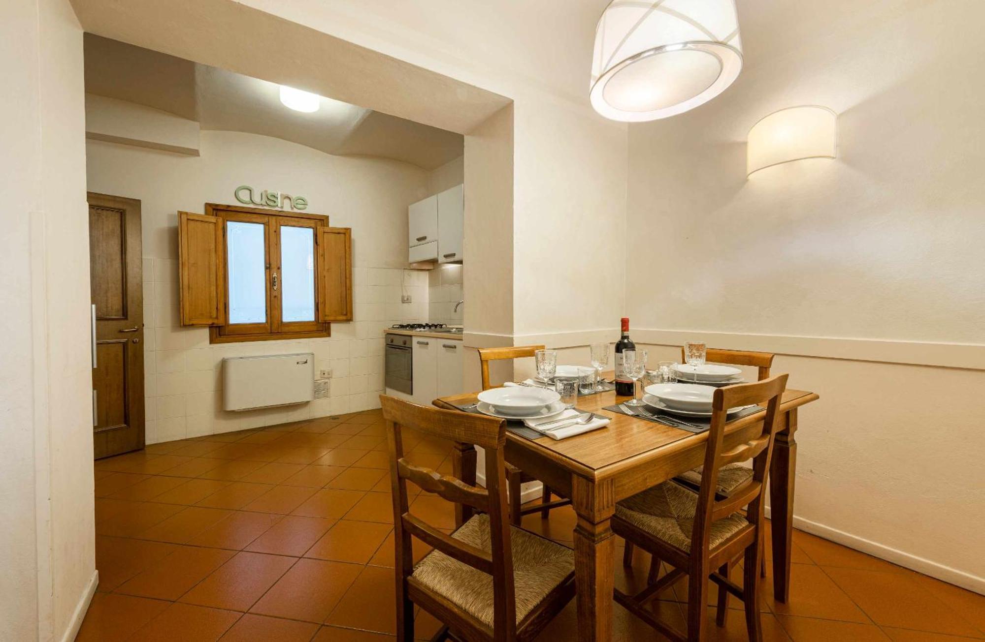 Florence- Ariento Bacco 3bdr San Lorenzo Apartment *