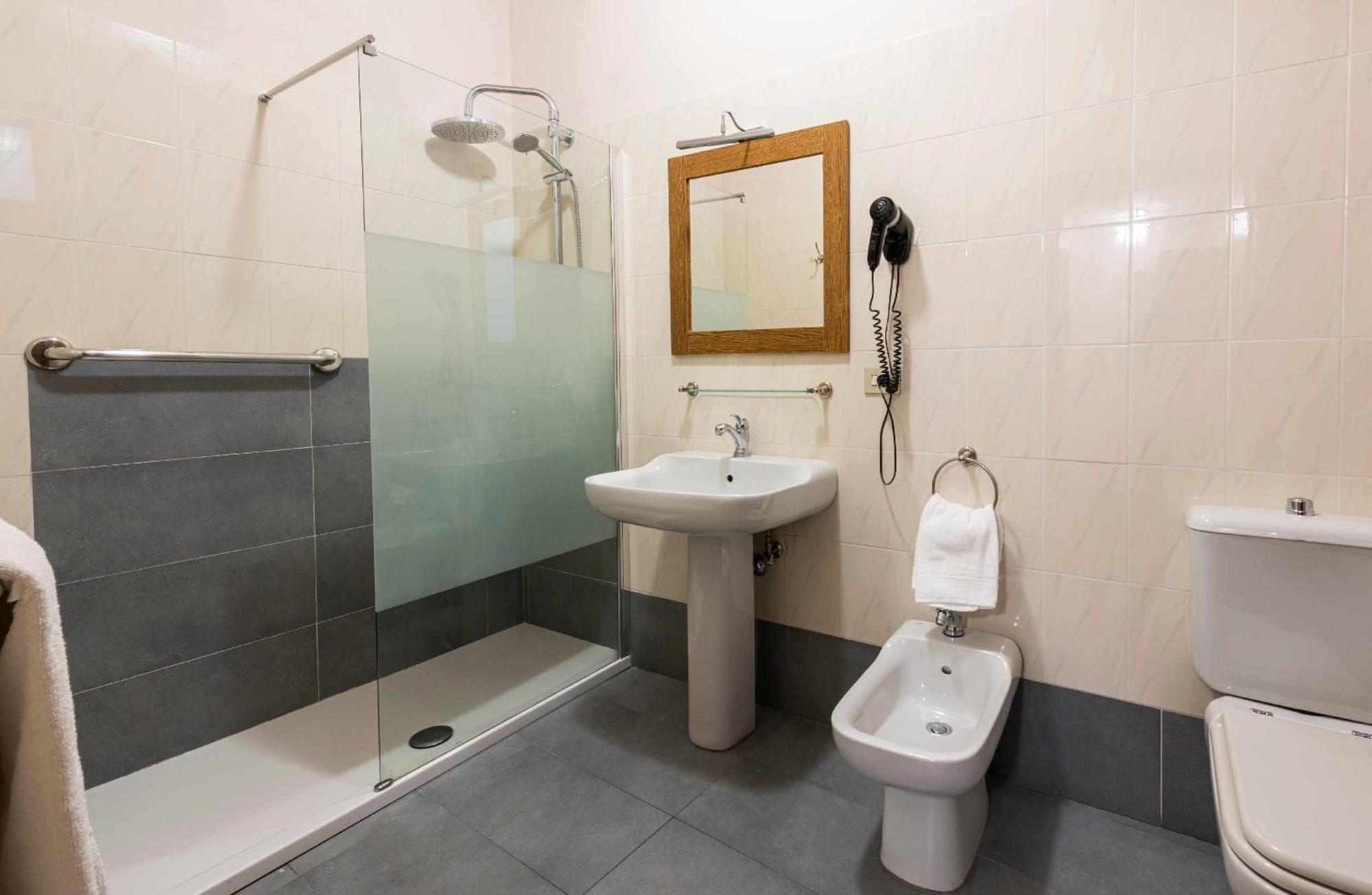 Florence- Ariento Bacco 3bdr San Lorenzo Apartment *