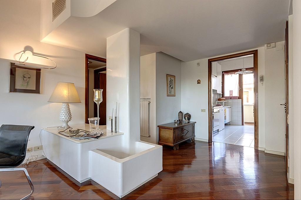 Lungarno Colombo Apartment *