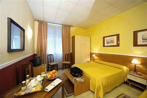 Residenza Manzoni Bed & Breakfast 3*