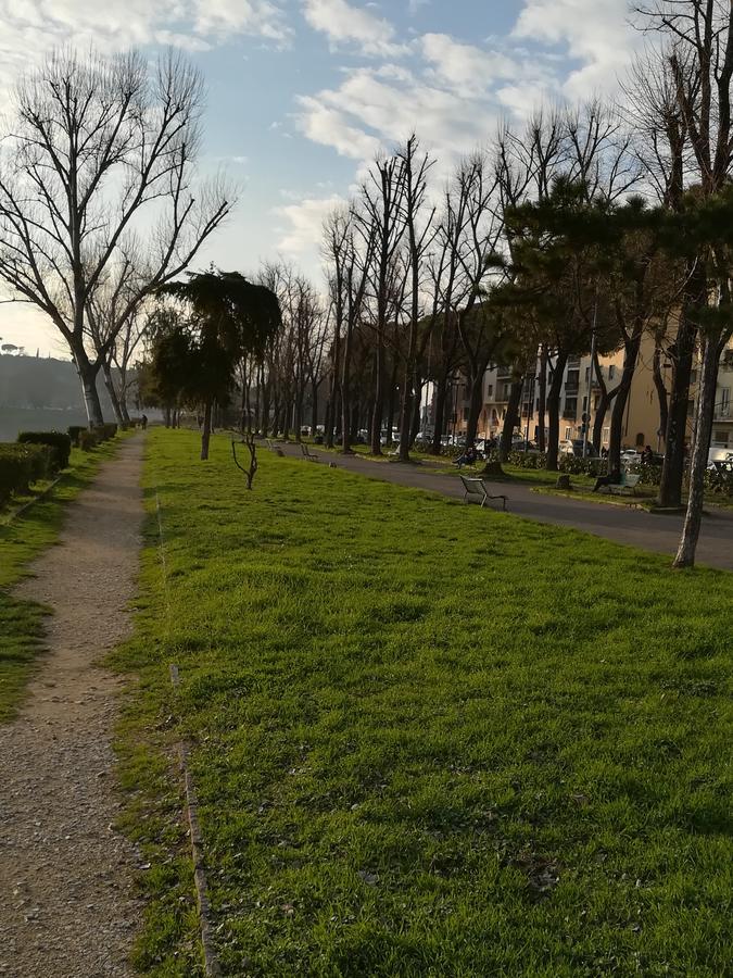Lungarno Colombo Florence