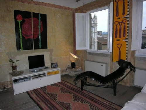 Croci Apartment